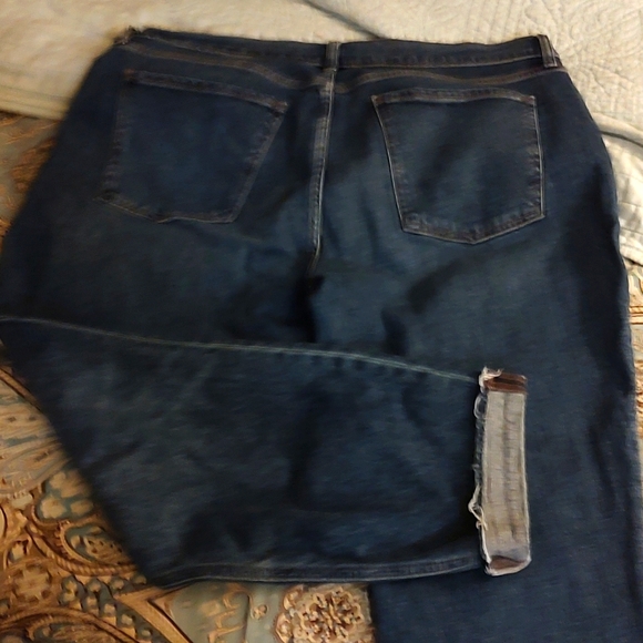 Old Navy Mid-Rise Boyfriend Jeans - Picture 2 of 4